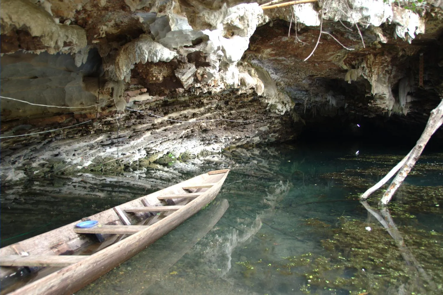 Tham Pa Fa, la grotte du Bouddha près de Thakhek, 229 statues en bronze découvertes en 2004